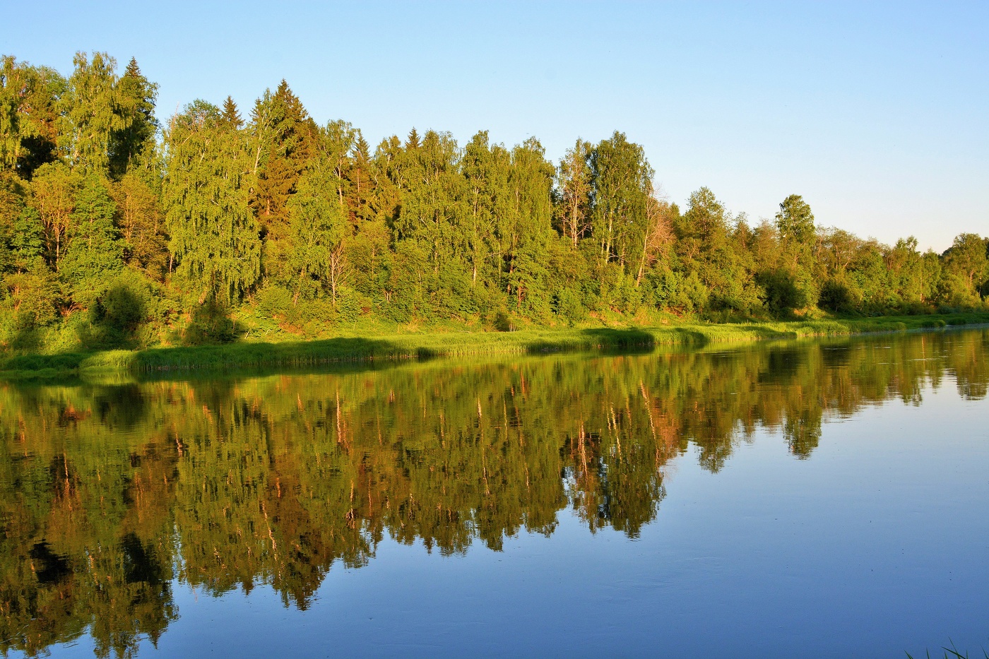 "Постой же, время, не теки. Постой со мною у реки..."