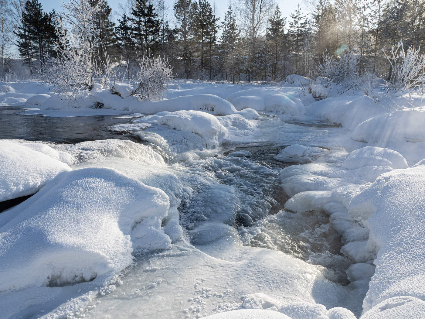 Речка не сдается зиме