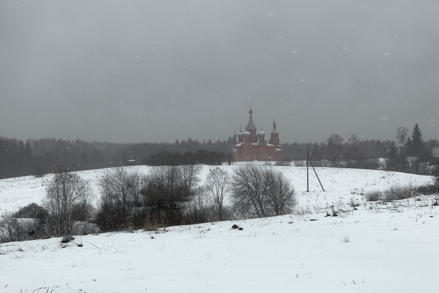 Идут белые снЕги...