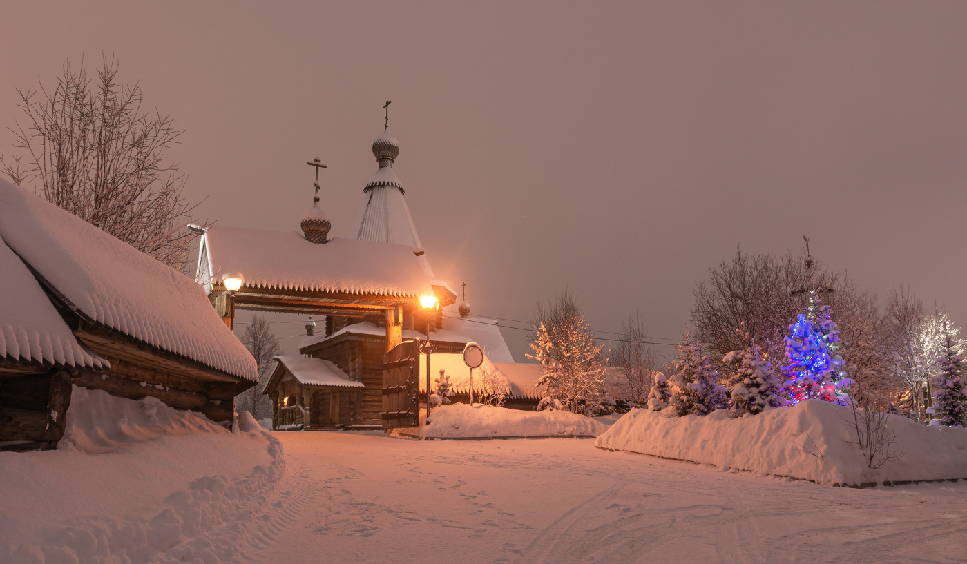 монастырские ворота