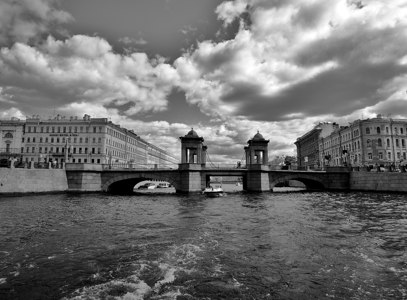 по рекам и каналам