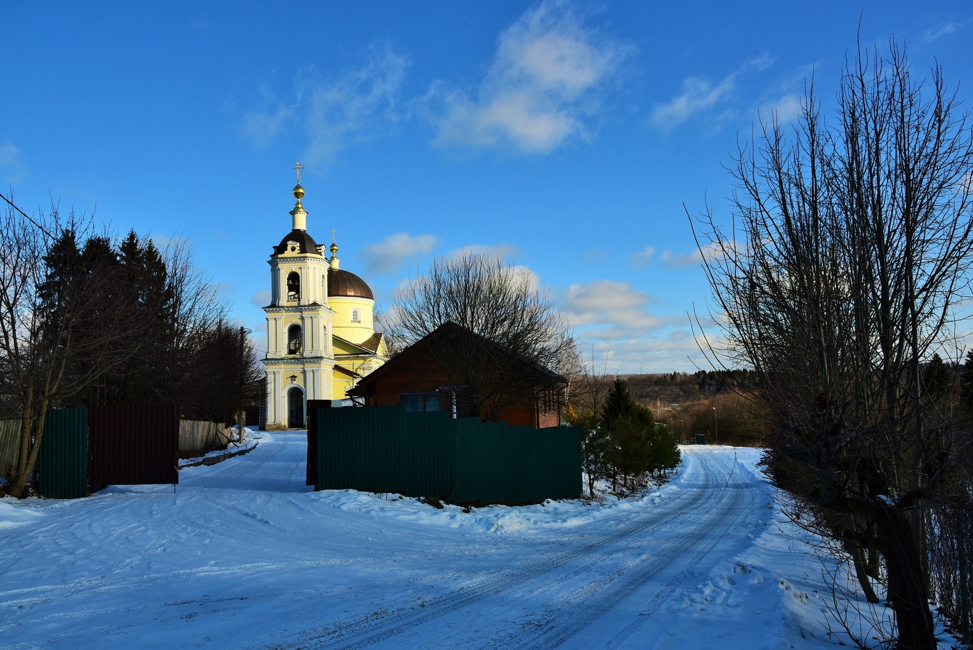 "Видна отовсюду в деревне церковка ..."