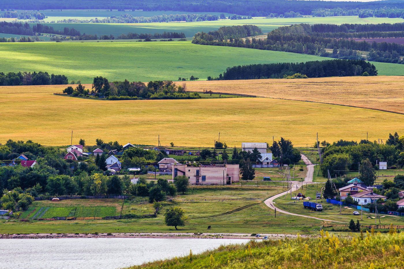 **Деревня и старый погост.*