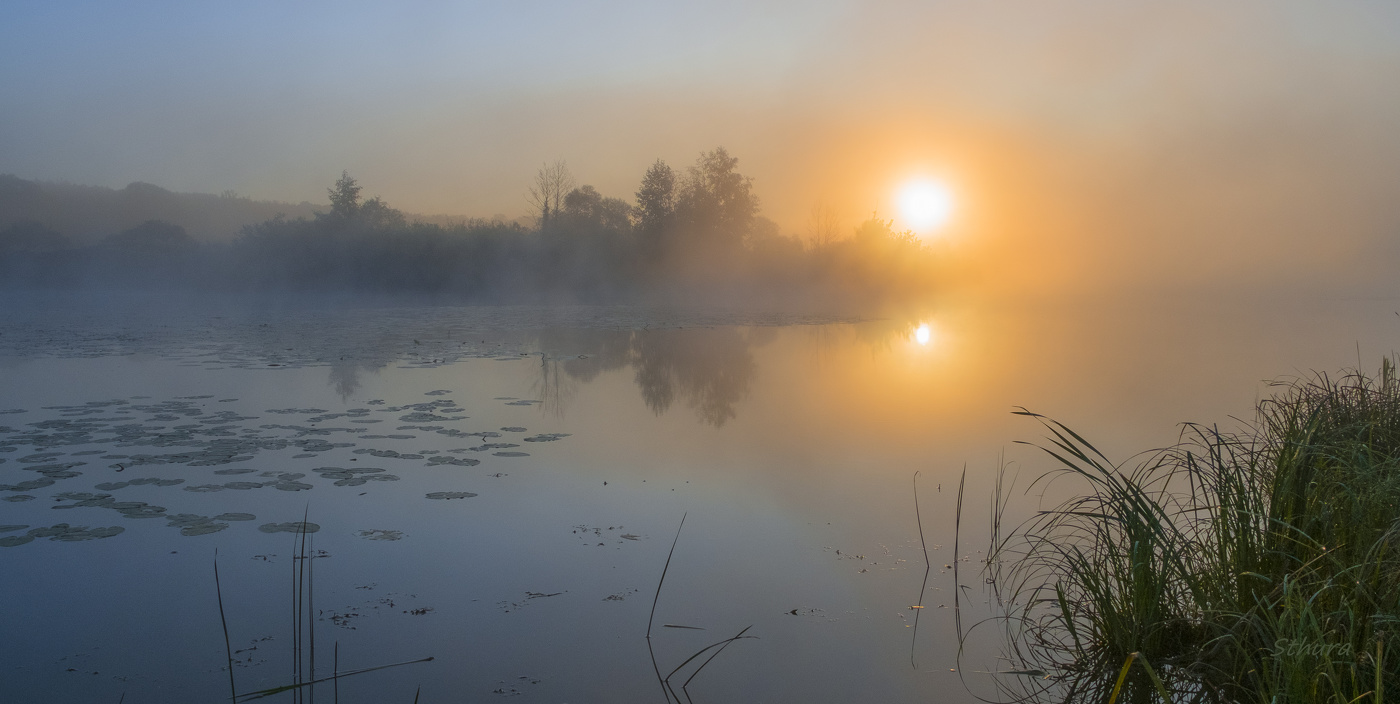 На рассвете.
