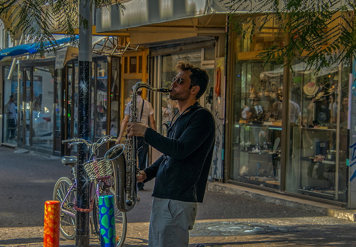 Саксофонист