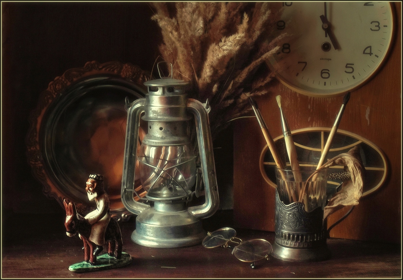 ..... На комоде .....