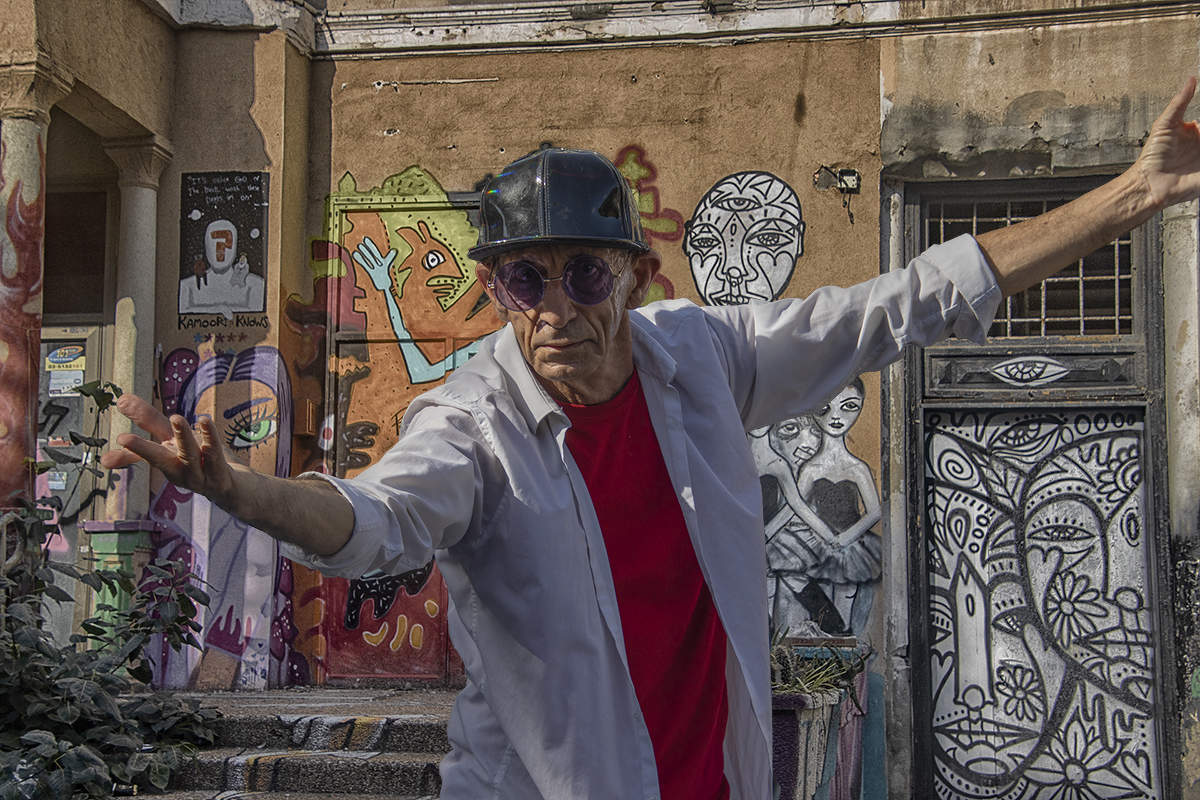 Уличный танцор