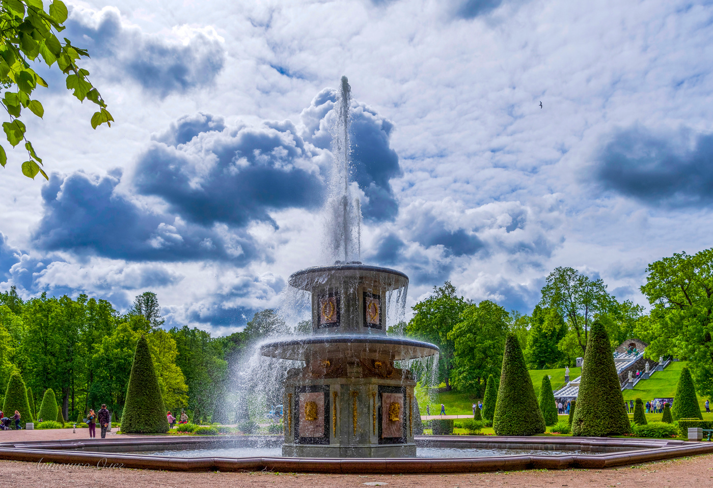 Петергоф в начале лета.