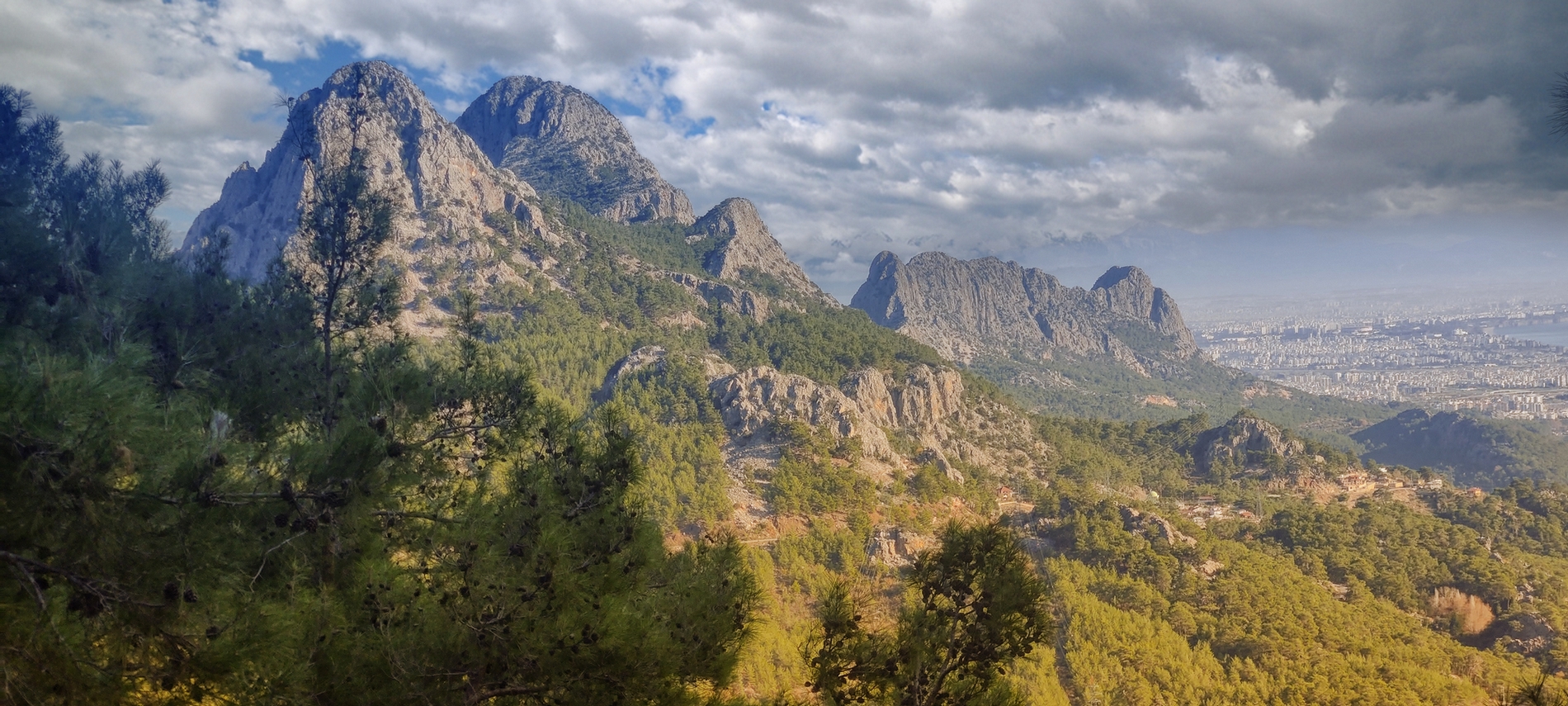 Вид на хребты Таврских гор
