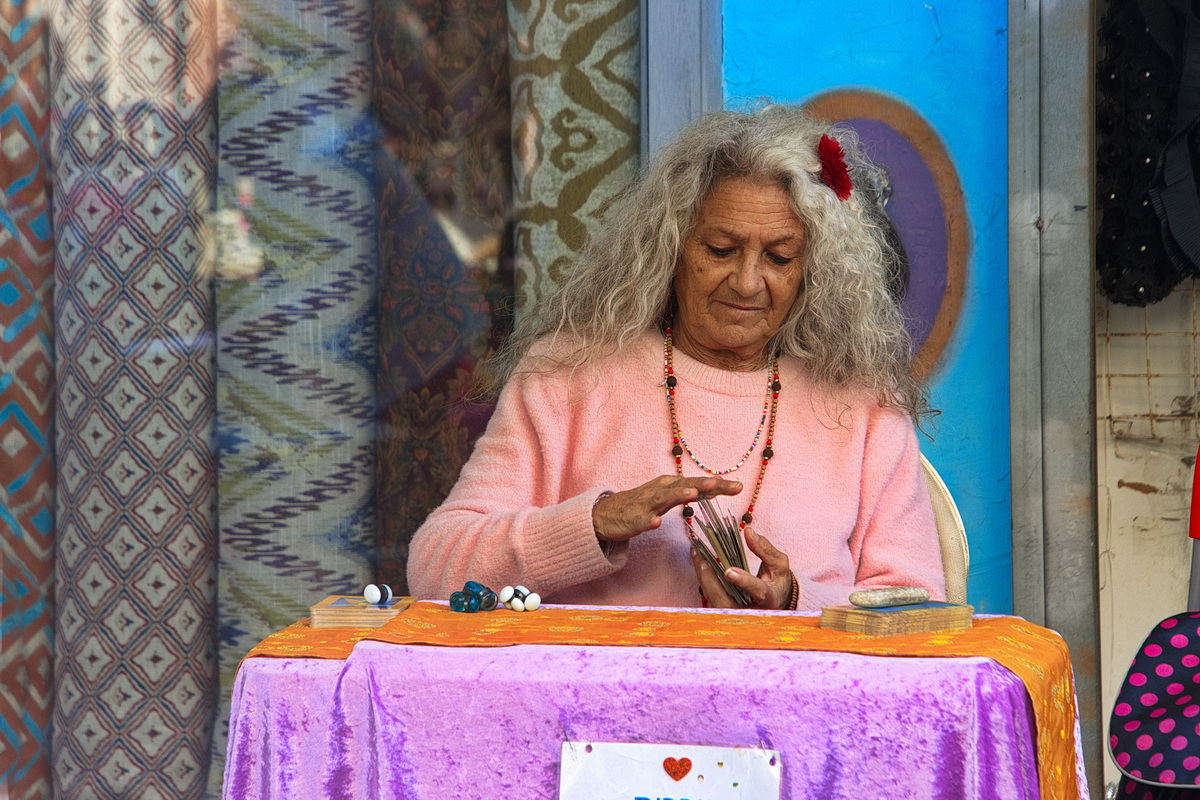 Уличная гадалка