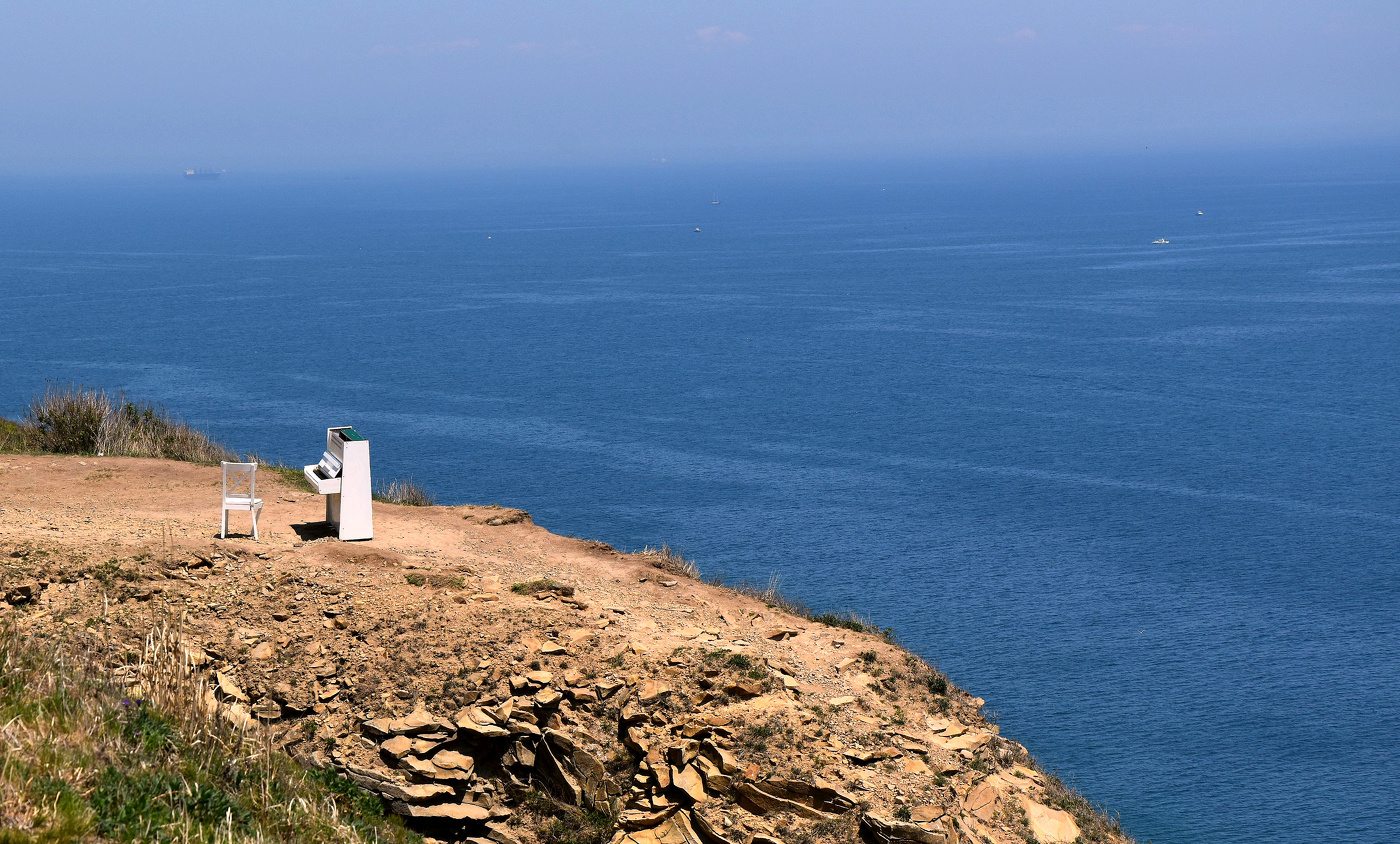 Лишь услышав море....