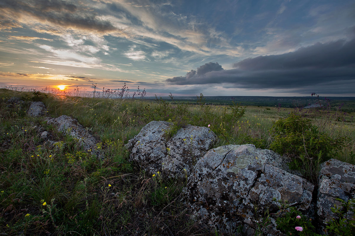 Степные камни