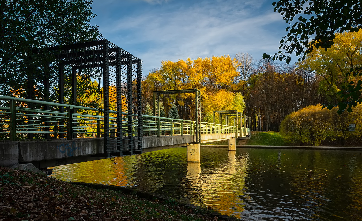 Мост через реку Свислочь