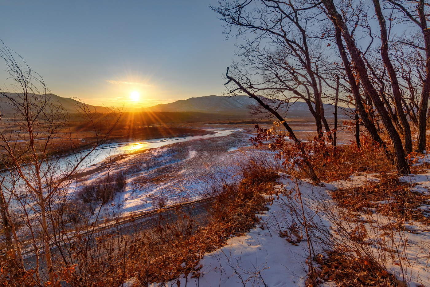 Зимний закат над долиной