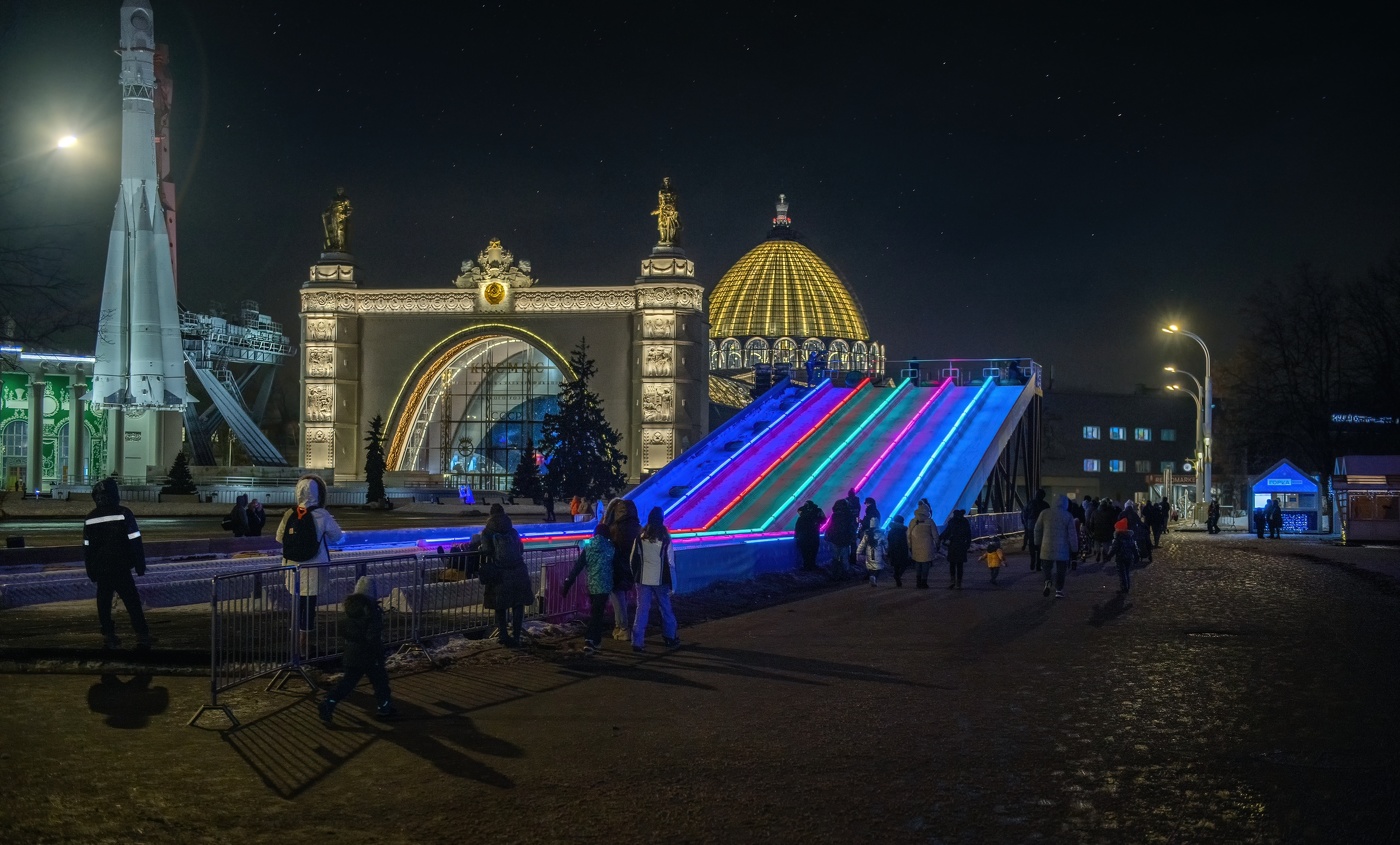 ВДНХ: павильон "Космос"