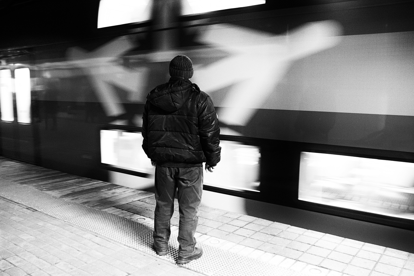 А мимо пролетают поезда