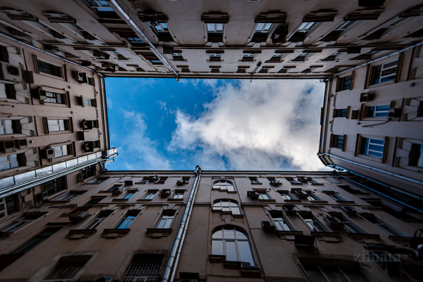 дом-колодец