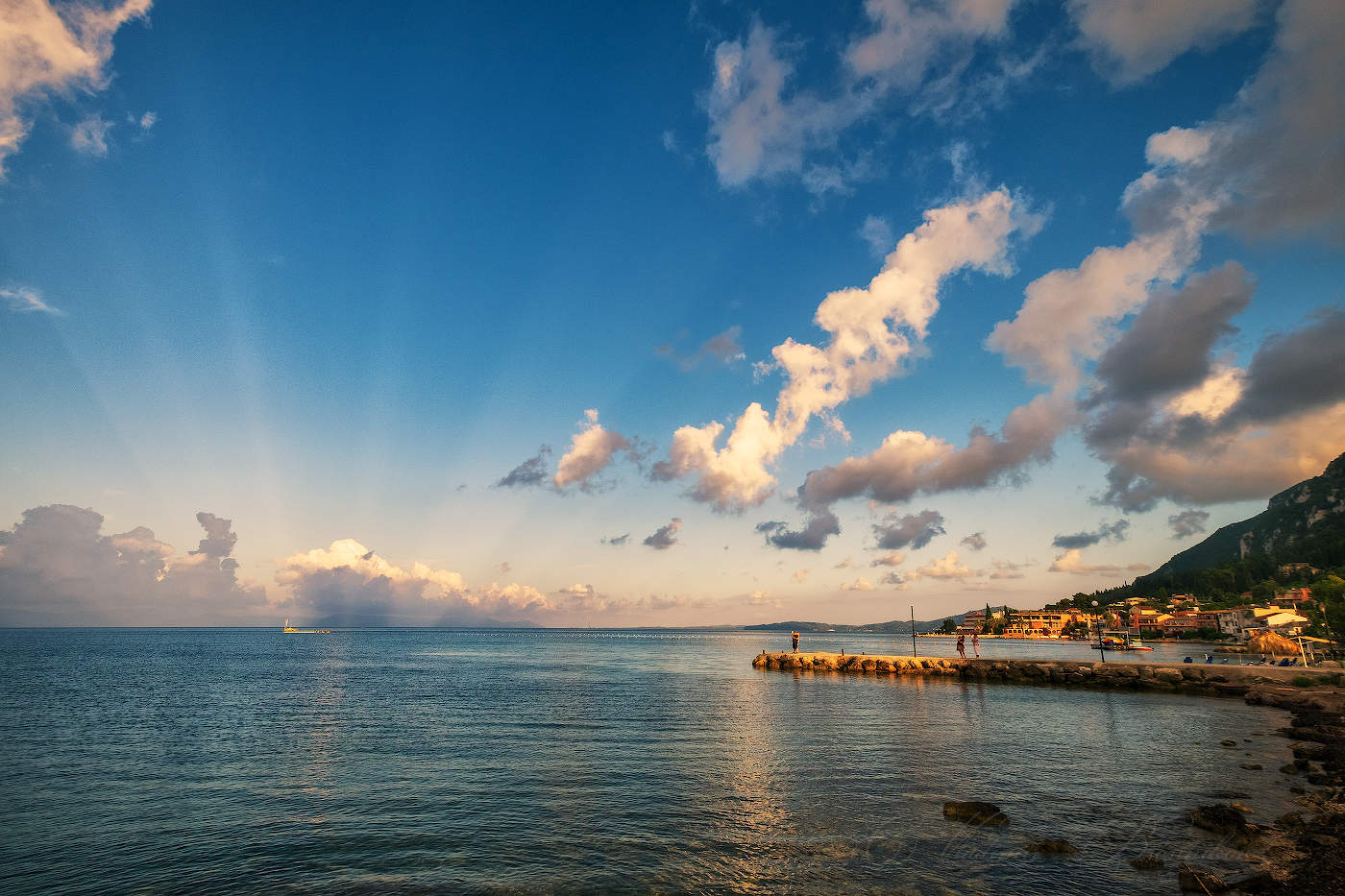 Вечер у моря