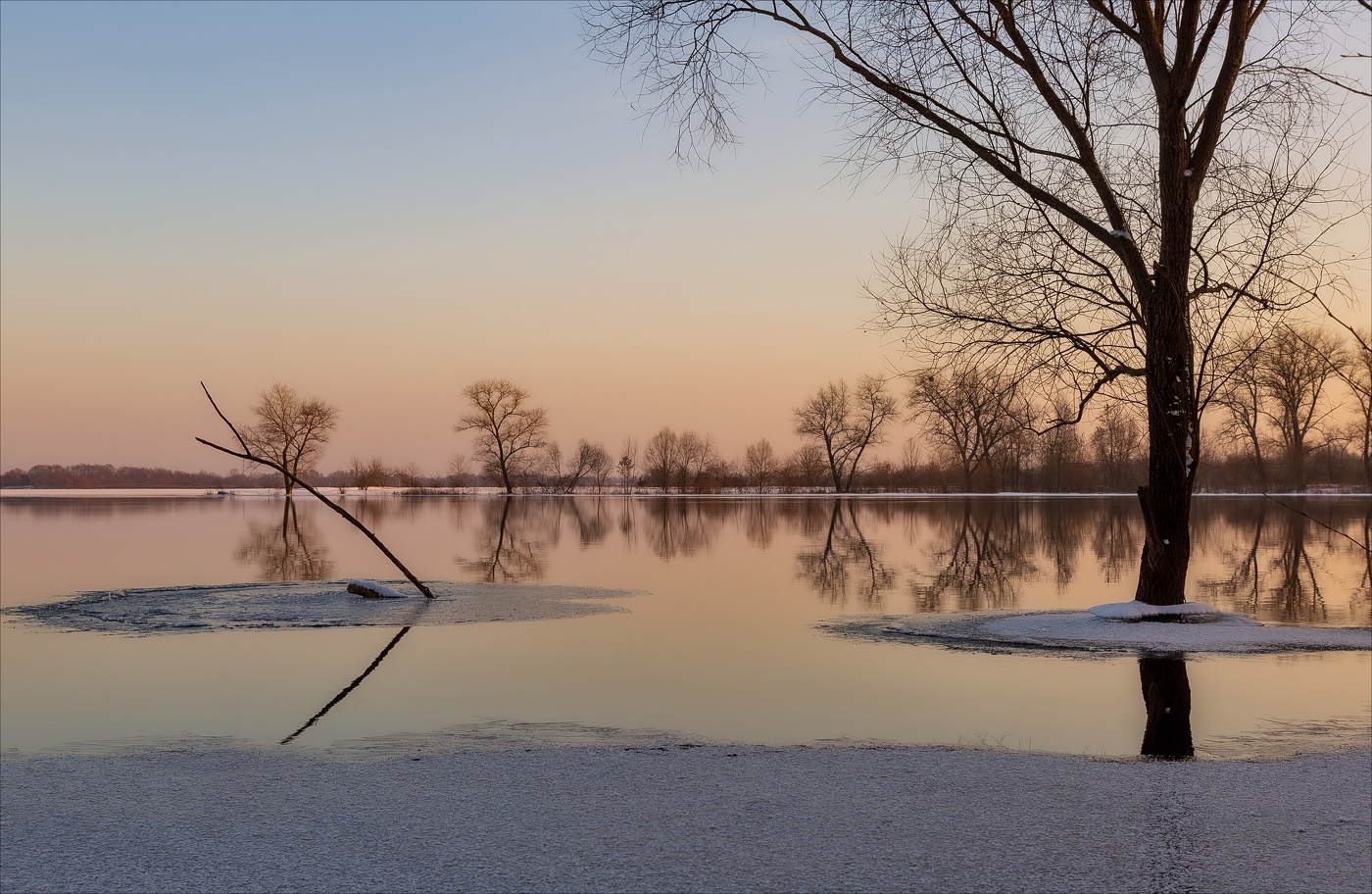 Сумерки спустились,близился закат...