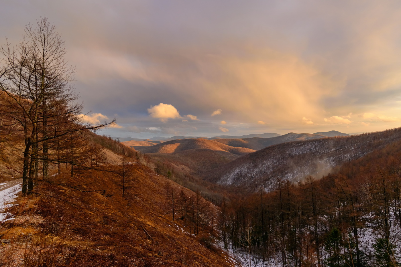 Осенний вечер на таежном перевале