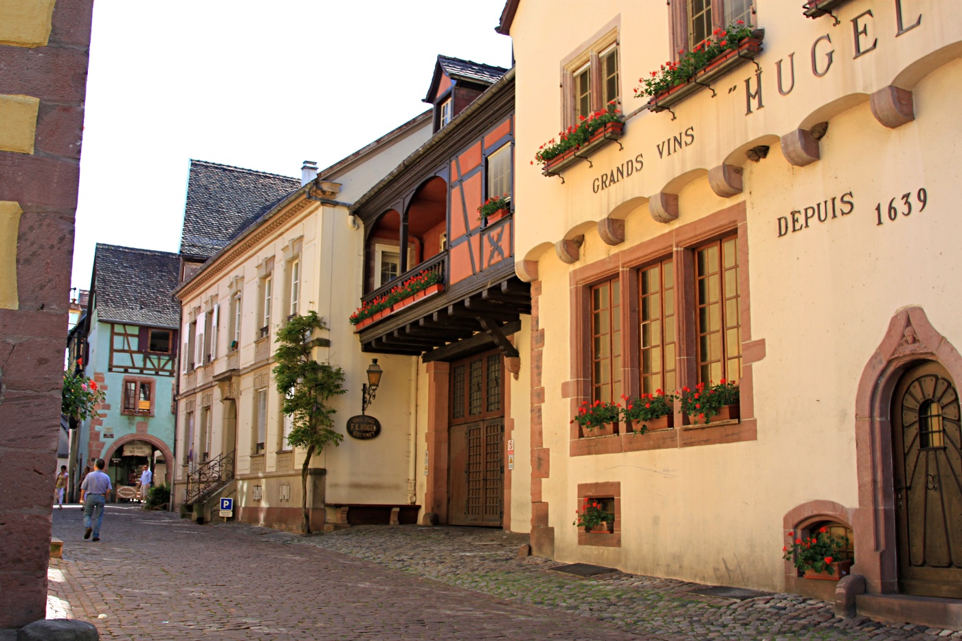 По улицам города Риквир