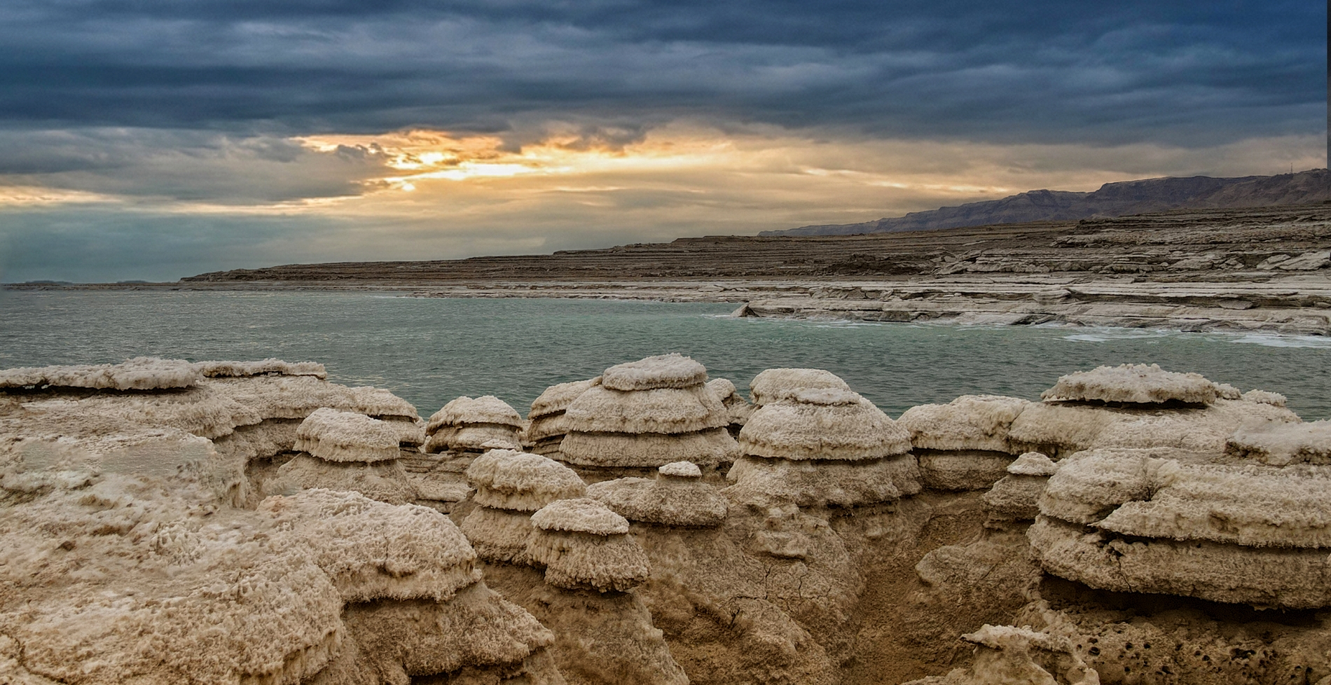 Рассвет на Мертвом море