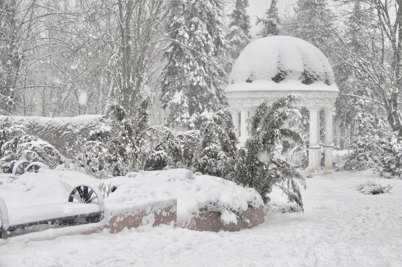 Целый день мела метель ..