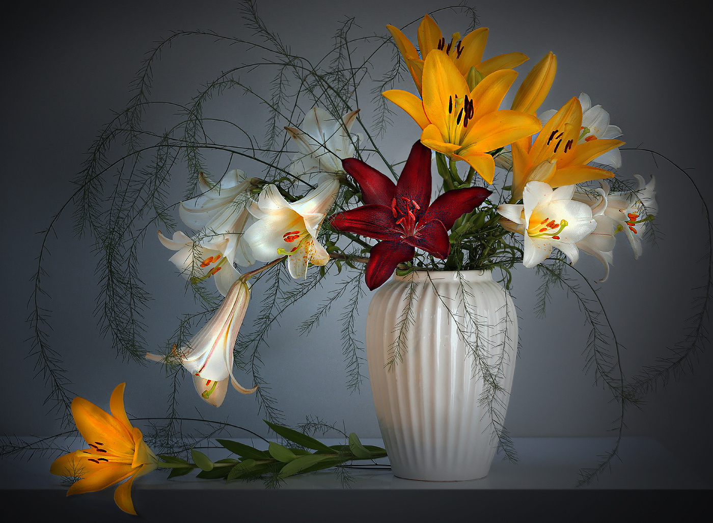 Натюрморт с лилиями