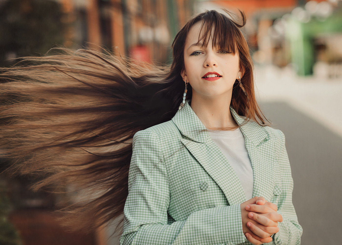 Кто сказал, что ветер в голове плохо? Рекомендуется проветривать помещение.)