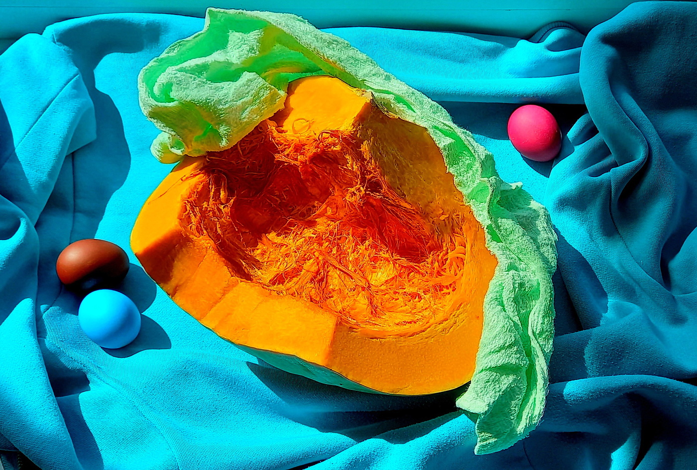 композиция из яиц и тыквы