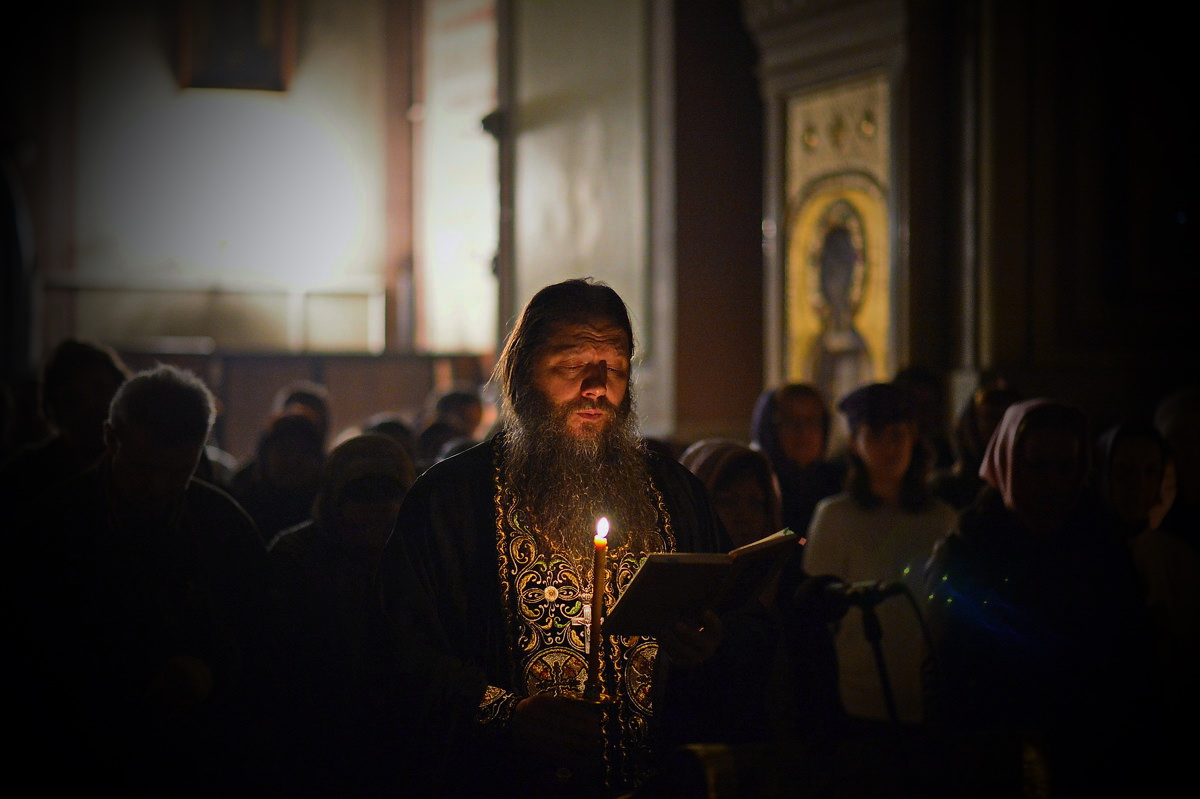 Великое повечерие с чтением Великого покаянного канона прп. Андрея Критского.