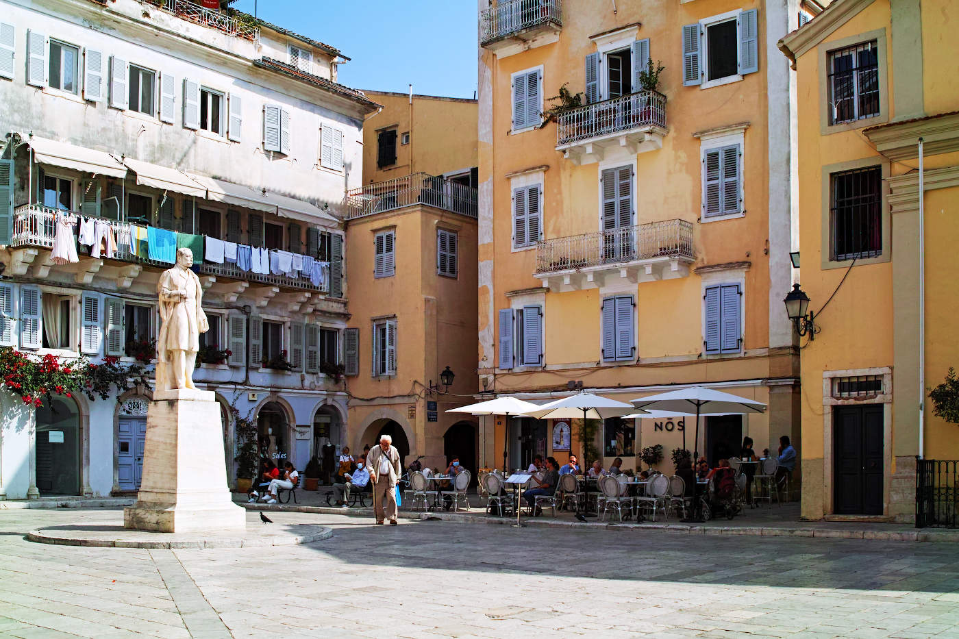 А ты пройдешь тихонько мимо...