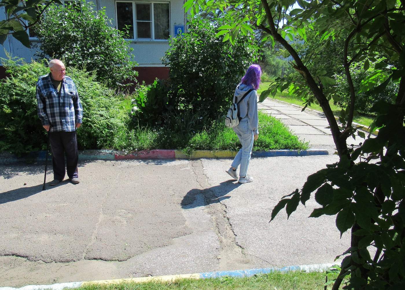 – Даа… Девки нынче не те пошли!