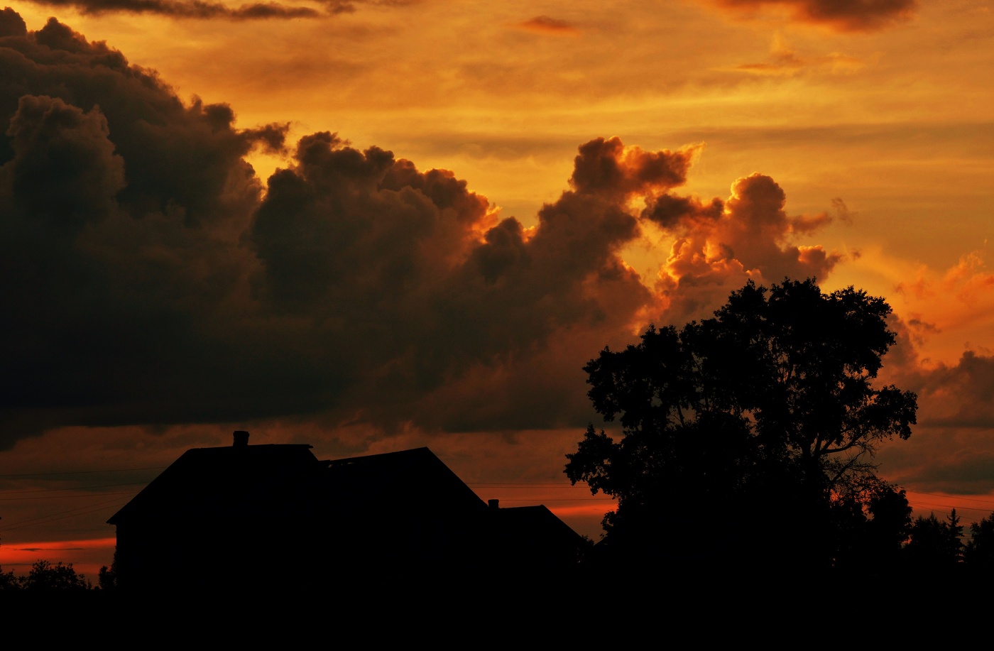 "День вечереет, облака лениво тянутся грядою..."