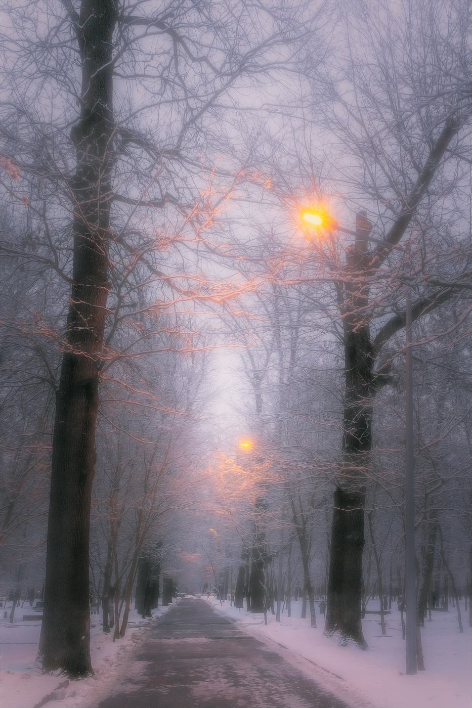 Тихо в парке, нет людей...