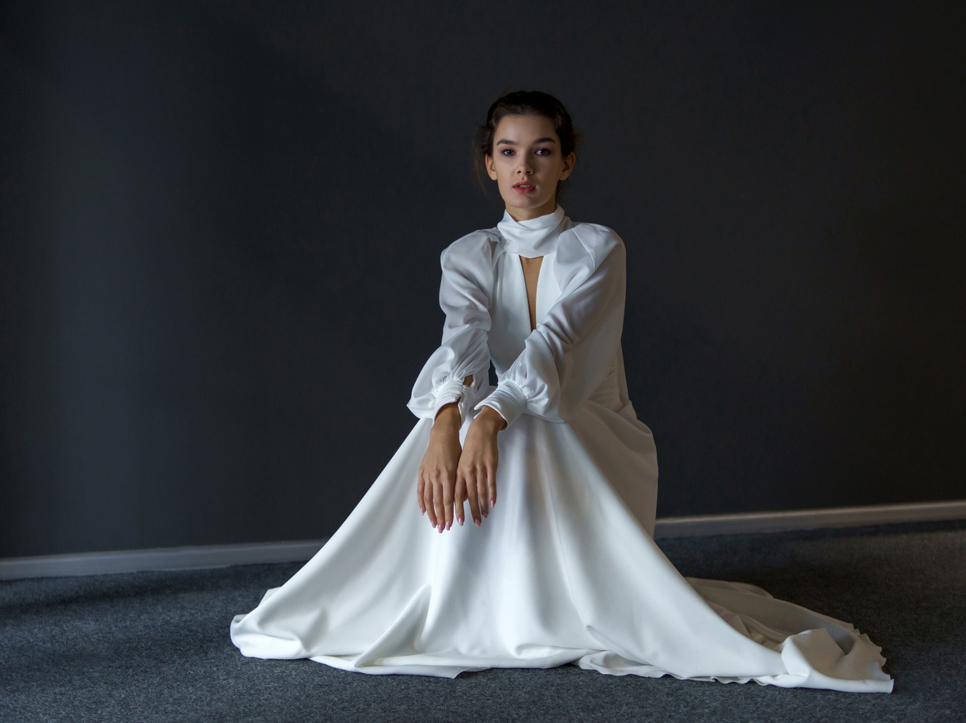 Девушка в белом платье