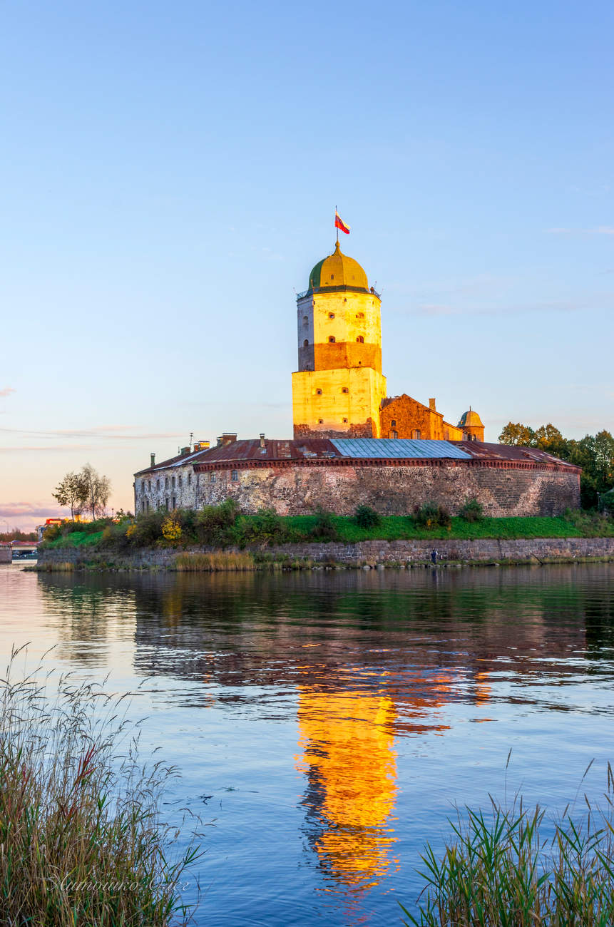 Осенний закат в городе Выборг.