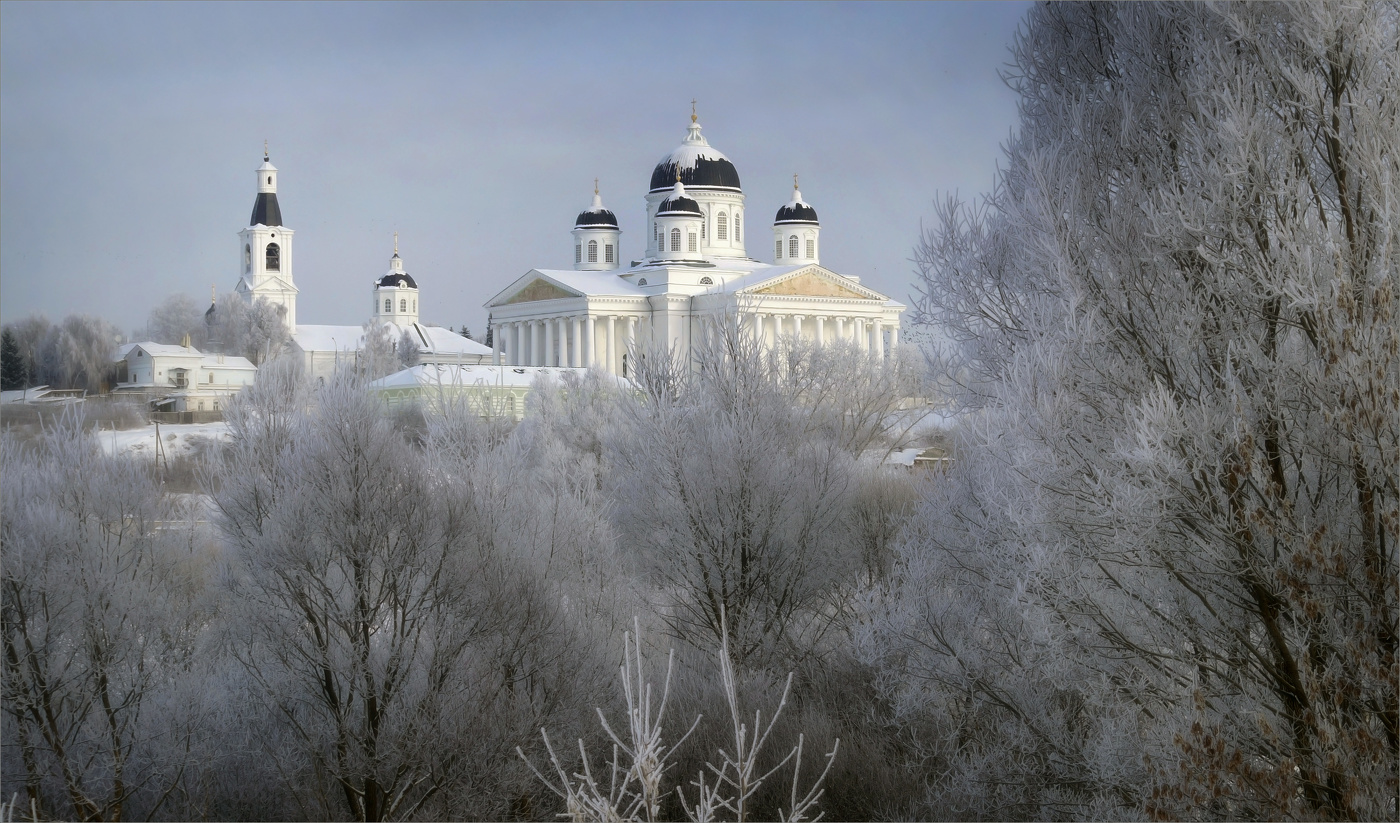 Зимы затейливы наряды