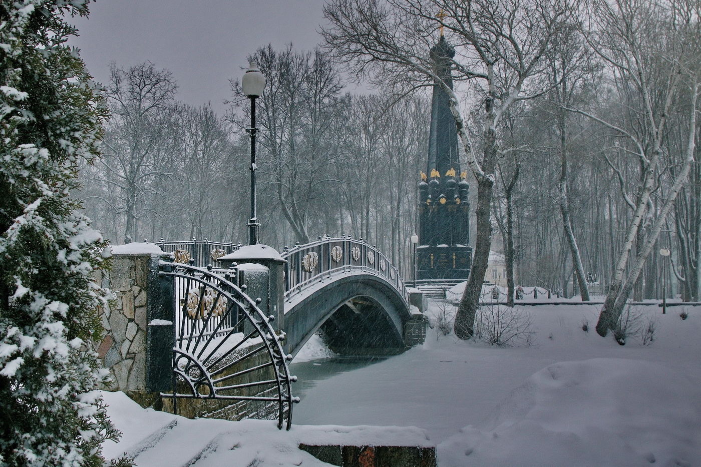 *Пасмурным днём.**