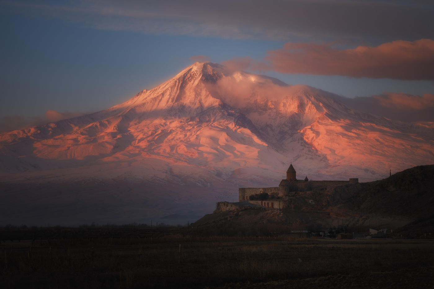 Хор Вирап с видом на Большой Арарат