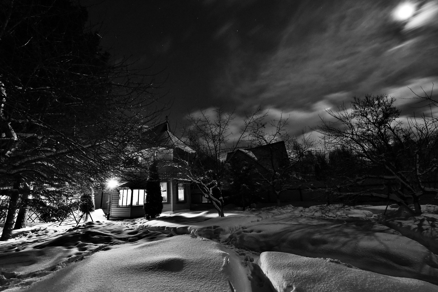 "Ночь в марте, как волшебная страна ..."