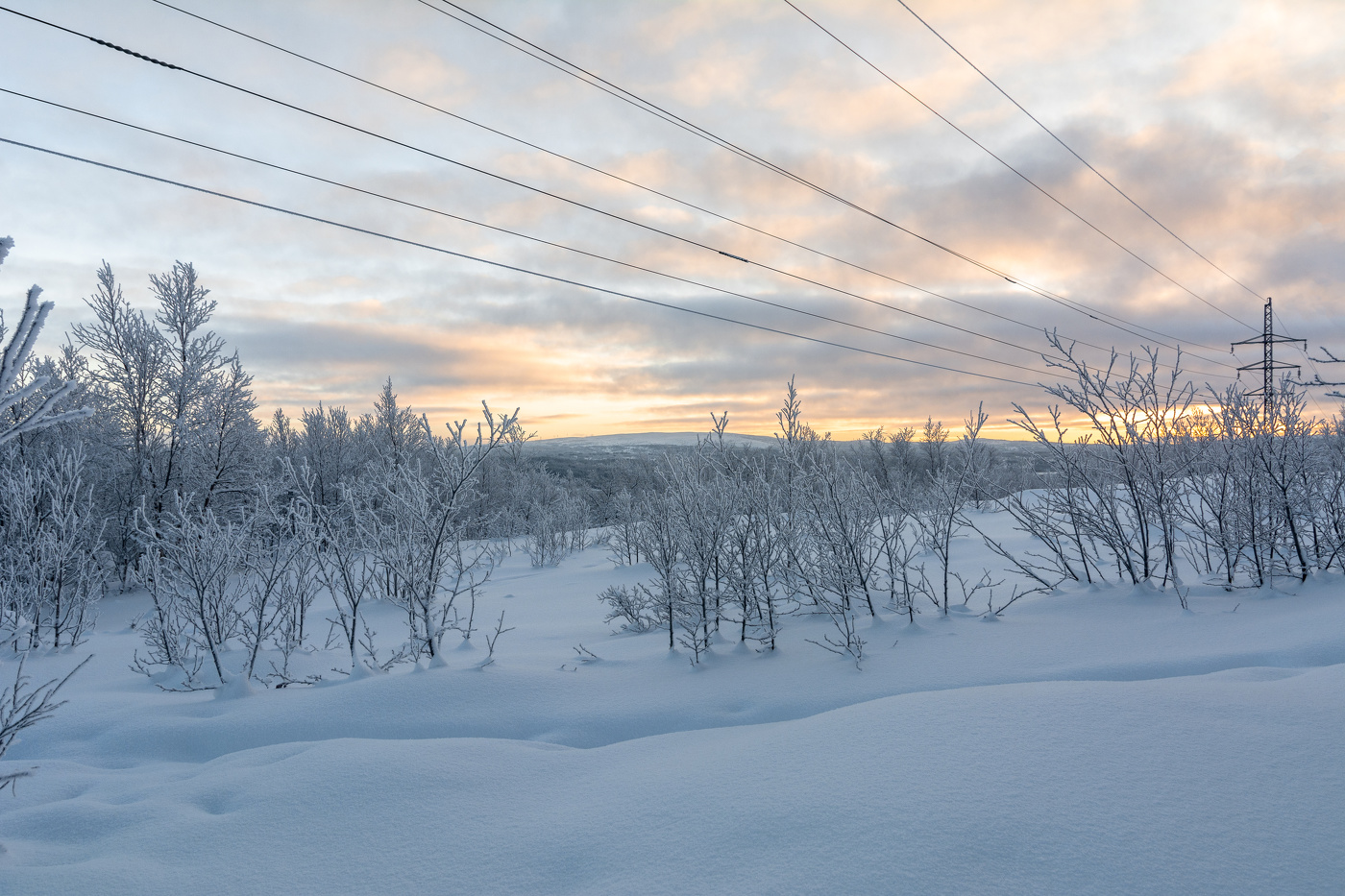 "Сколько лет пройдёт, всё о том же гудеть проводам" Сплин
