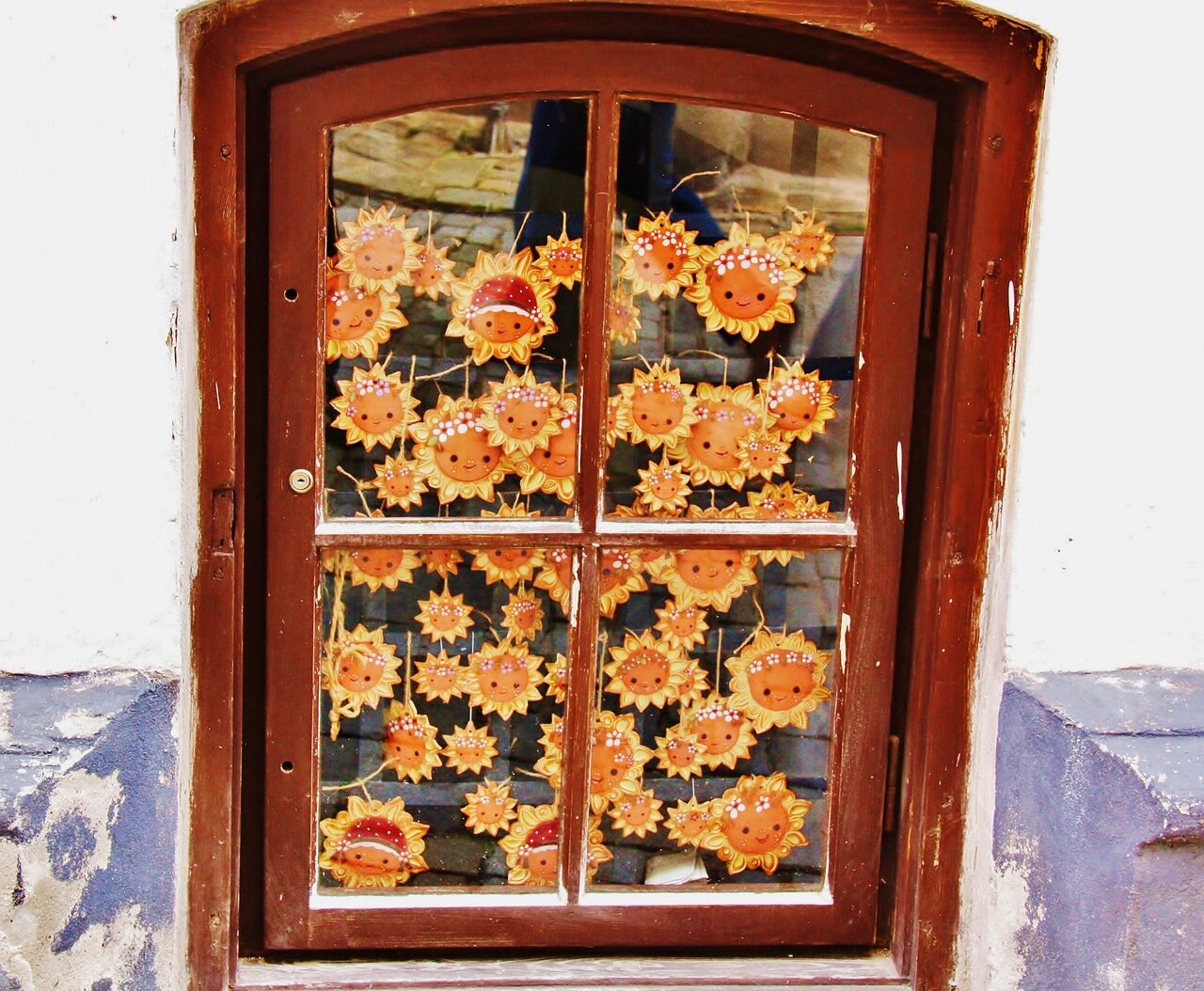 Солнышки в окошке