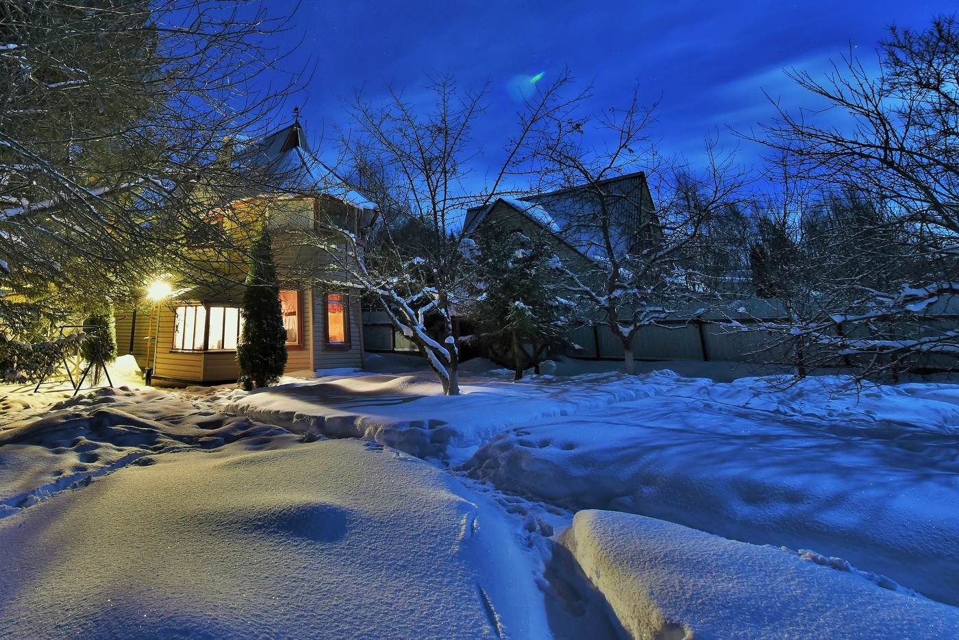 "Как в сумерки красив весенний синий снег ..."