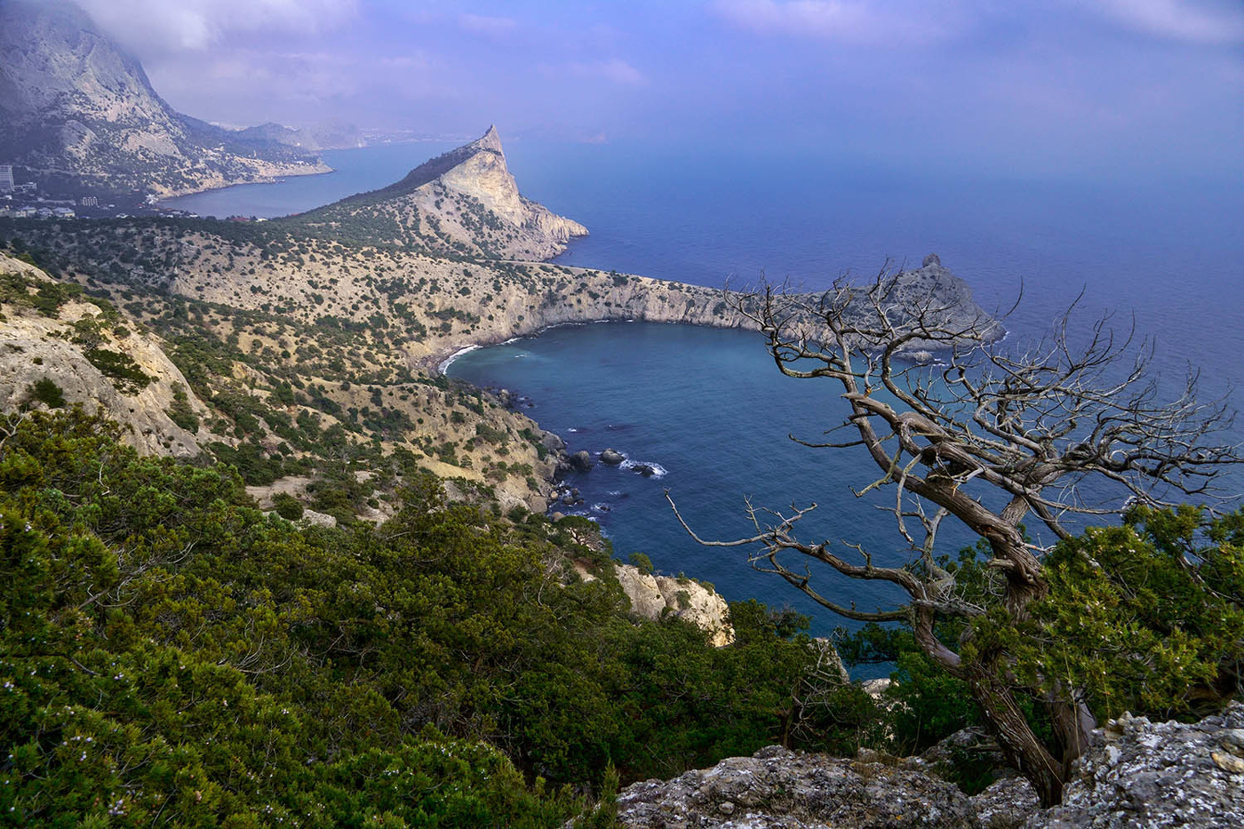 Над Голубой бухтой