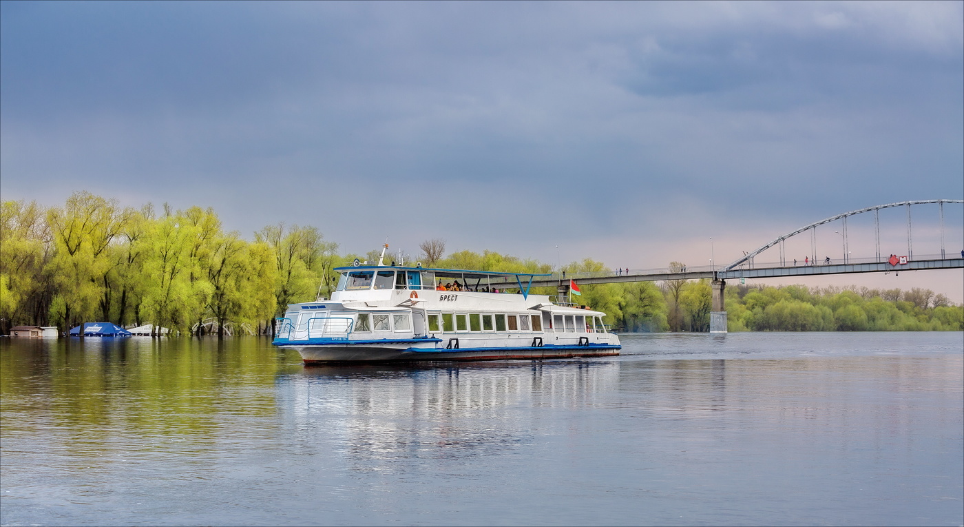 В половодье тонут берега...
