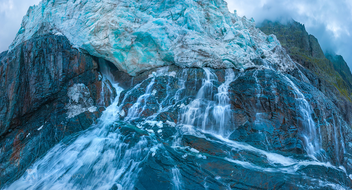 Ледник и начало реки Аксаут