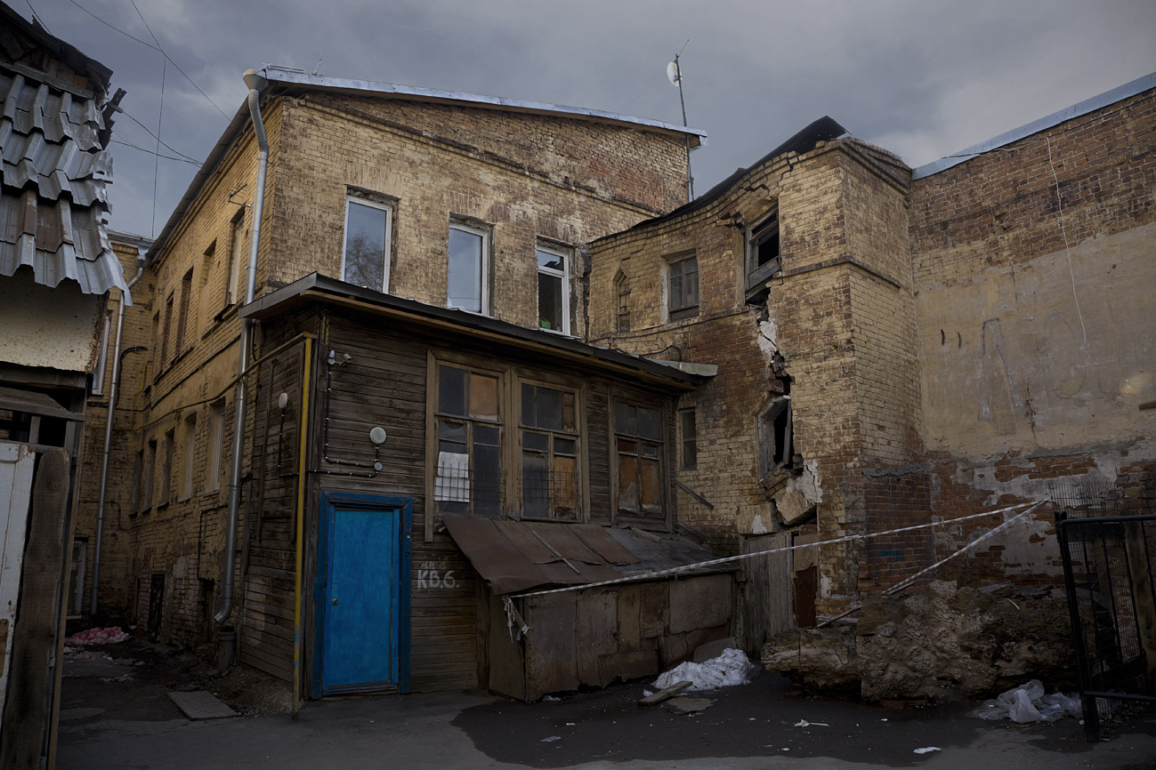 Голубая дверь