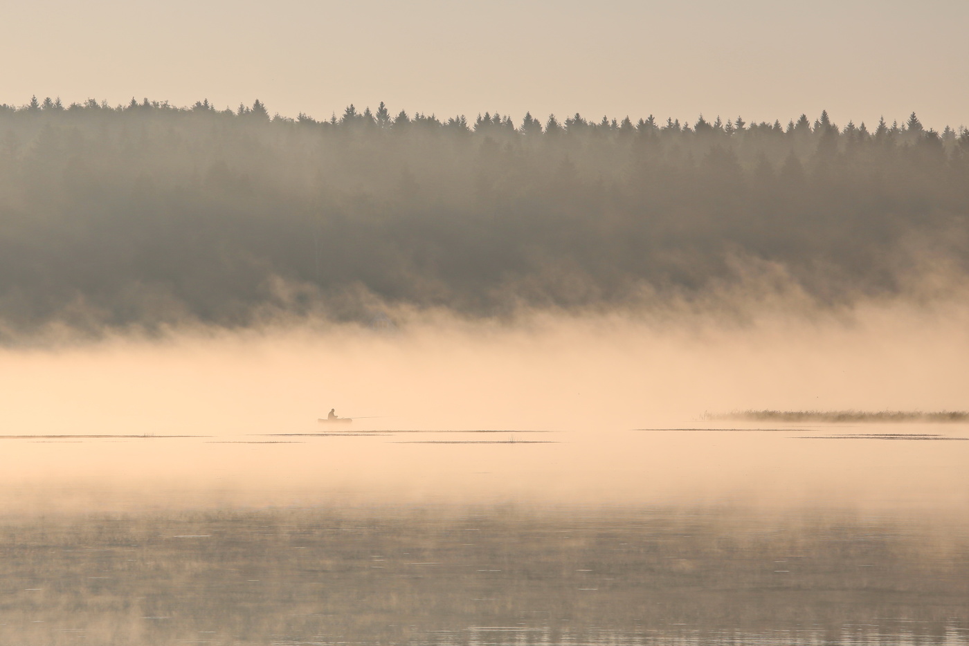 Одинокий рыбак