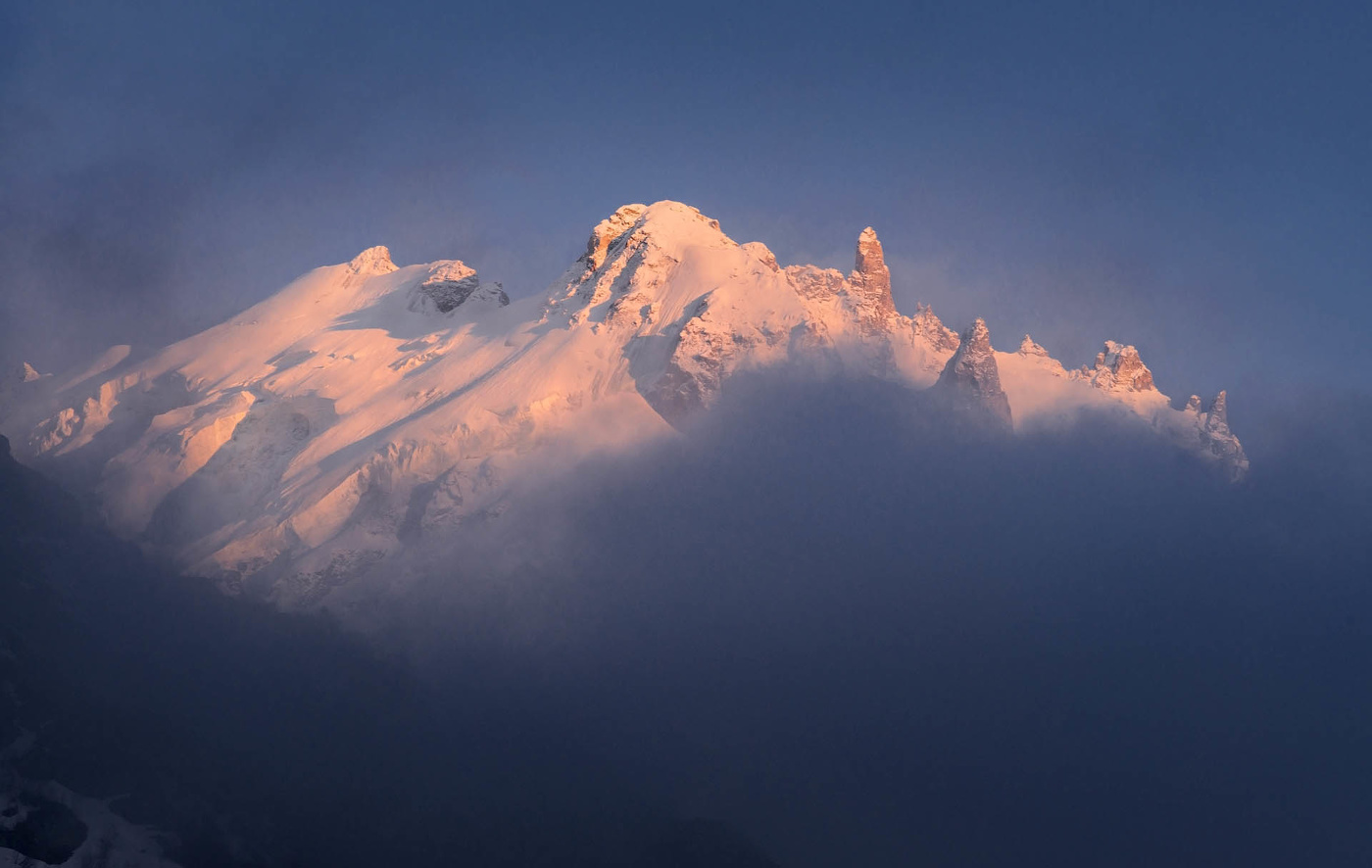 Пик Кавказ встречает утро